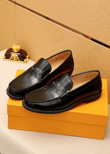 2022 men breathable slip-on casual loafers male brand designer business patent leather dress shoes prom party wedding dress shoes size 38-45, Black 
2022 men breathable slip-on casual loafers male brand designer business patent leather dress shoes prom party wedding dress shoes size 38-45, Black