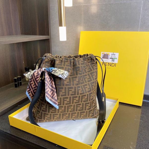 with fd shopping bag, official website synchronizes latest double f element, with the size of 3938cm crossbody bag ysj
with fd shopping bag, official website synchronizes latest double f element, with the size of 3938cm crossbody bag ysj