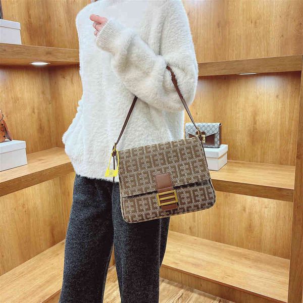 contrast bag women's winter new lock small square fashion personalized texture one shoulder hand bags
contrast bag women's winter new lock small square fashion personalized texture one shoulder hand bags
