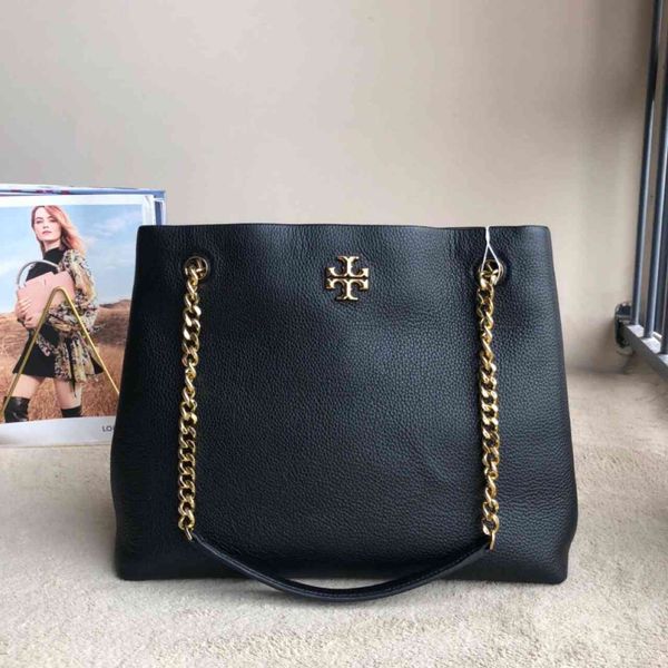 purses three-dimensional magnetic buckle tote bag version solid color medium horizontal square chain bag
purses three-dimensional magnetic buckle tote bag version solid color medium horizontal square chain bag