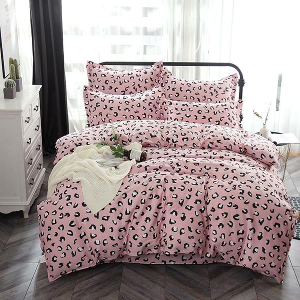 2021 luxury leopard bedding set soft duvet cover pink bed sheet pillowcase single double king size pure cotton bedclothes
2021 luxury leopard bedding set soft duvet cover pink bed sheet pillowcase single double king size pure cotton bedclothes