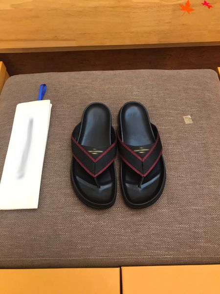 2021 slipper designer slide summer sandals fashion men beach indoor flat flip flops leather luxurys shoes mens slippers with box size 39-45, Black
2021 slipper designer slide summer sandals fashion men beach indoor flat flip flops leather luxurys shoes mens slippers with box size 39-45, Black