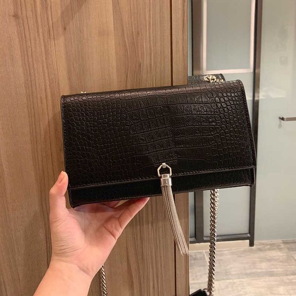 FLOWER 2020 Fashion Woman Designer Chain Shoulder HandBags Hasp Wallet Tassel Stone Grain Genuine Soft Leather Evening Fold Envelope Bag Wholesale
FLOWER 2020 Fashion Woman Designer Chain Shoulder HandBags Hasp Wallet Tassel Stone Grain Genuine Soft Leather Evening Fold Envelope Bag Wholesale