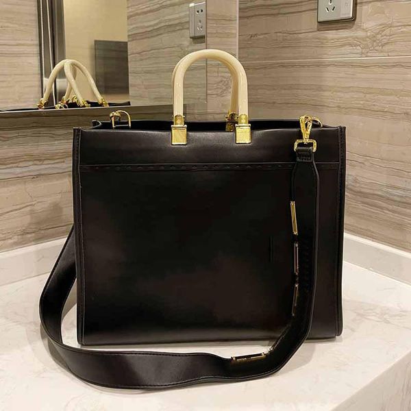 classic designer bag handbag fashion large-capacity women shopping crossbody letter two-color handle golden hardware detachable shoulder str
classic designer bag handbag fashion large-capacity women shopping crossbody letter two-color handle golden hardware detachable shoulder str
