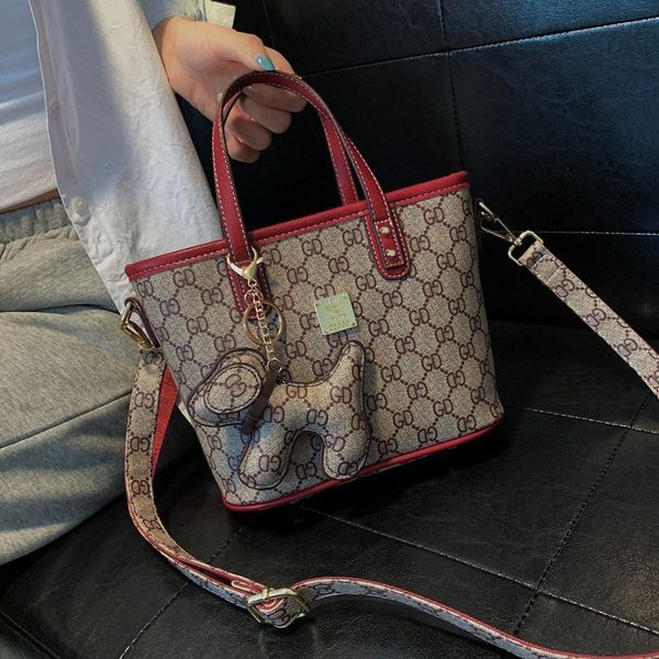 handbag 2021 portable bucket bag popular print letter versatile one shoulder messenger, Black;red
handbag 2021 portable bucket bag popular print letter versatile one shoulder messenger, Black;red