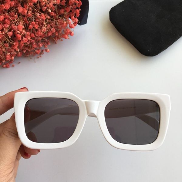 2021 arrival exquisite euro-am factory brand cl41450 female big-frame high-quality thick sunglasses new pure-plank oem sunglasses outle dkgd, Silver
2021 arrival exquisite euro-am factory brand cl41450 female big-frame high-quality thick sunglasses new pure-plank oem sunglasses outle dkgd, Silver