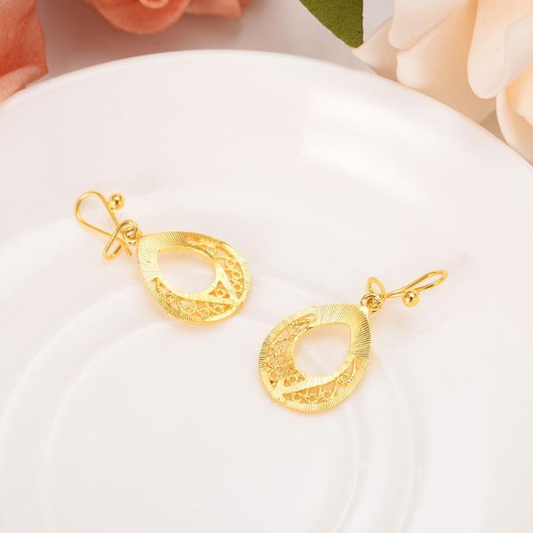 hoop & huggie classic gold earrings, dubai trendy jewelry with a heart style gift, Golden;silver
hoop & huggie classic gold earrings, dubai trendy jewelry with a heart style gift, Golden;silver