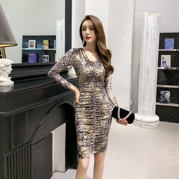 casual dresses 2021 autumn high end women draped v-neck party bandage dress package hip bodycon long sleeve show slim vestidos, Black;gray
casual dresses 2021 autumn high end women draped v-neck party bandage dress package hip bodycon long sleeve show slim vestidos, Black;gray