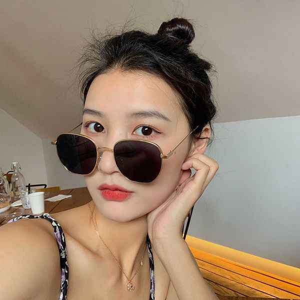 2021 vintage metal sunglasses feminine design of the classic luxury brand luxury sunglasses driving uv400 men's sunglasses wholesale, White;black
2021 vintage metal sunglasses feminine design of the classic luxury brand luxury sunglasses driving uv400 men's sunglasses wholesale, White;black