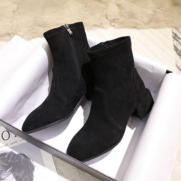 Ladies boots girls winter Martin boots women zip with velvet thick heel short boots fashion large size womens shoes, Black singel
Ladies boots girls winter Martin boots women zip with velvet thick heel short boots fashion large size womens shoes, Black singel