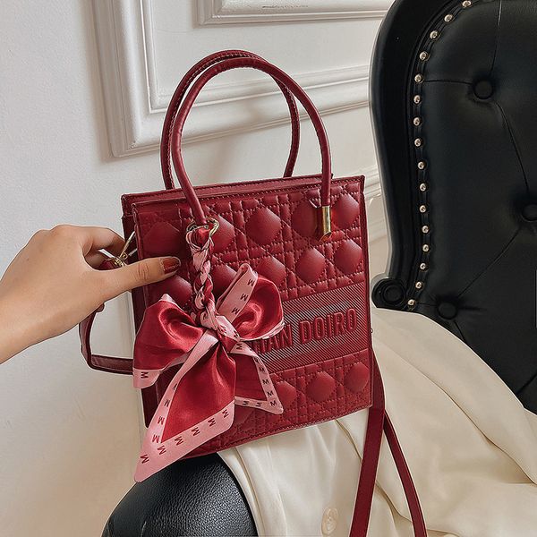 factory direct sale 75% off 2021 new trend style butterfly single back messenger portable pu women's bags bags
factory direct sale 75% off 2021 new trend style butterfly single back messenger portable pu women's bags bags