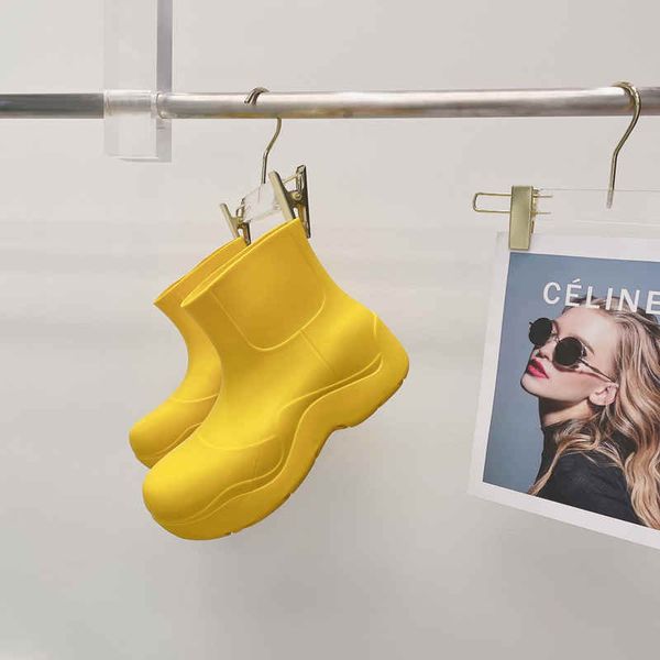 women's shoes puddle is a biodegradable rubber and ankle rain boot one-piece sculpted shoe with platform sole height of 5.5 cm size 35-, Black
women's shoes puddle is a biodegradable rubber and ankle rain boot one-piece sculpted shoe with platform sole height of 5.5 cm size 35-, Black