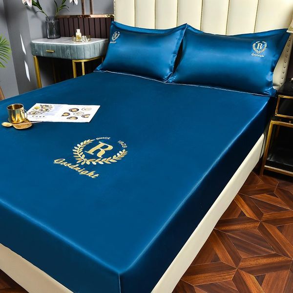 2021 new ice silk bed fitted sheet mat for mattress cover embroidery 3pcs bedding set pillowcase coverlet
2021 new ice silk bed fitted sheet mat for mattress cover embroidery 3pcs bedding set pillowcase coverlet