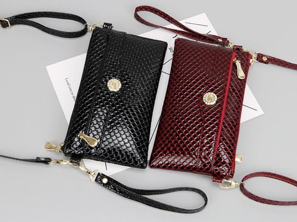 shoulder bags 2021 female clutch bag mobile phone coin purse korean casual all-match messenger small square 
shoulder bags 2021 female clutch bag mobile phone coin purse korean casual all-match messenger small square
