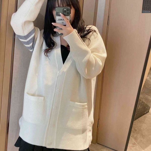 2021 autumn winter new loose medium length tb wool cardigan thickened with sweater, waffle extra set for women, White;black
2021 autumn winter new loose medium length tb wool cardigan thickened with sweater, waffle extra set for women, White;black