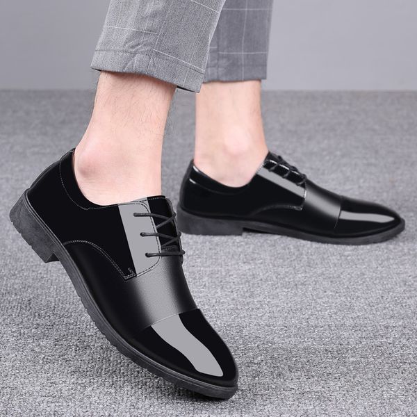 new black men suit shoes party mens dress shoes italian leather lace-up formal shoes men office social 2020, Black;white
new black men suit shoes party mens dress shoes italian leather lace-up formal shoes men office social 2020, Black;white