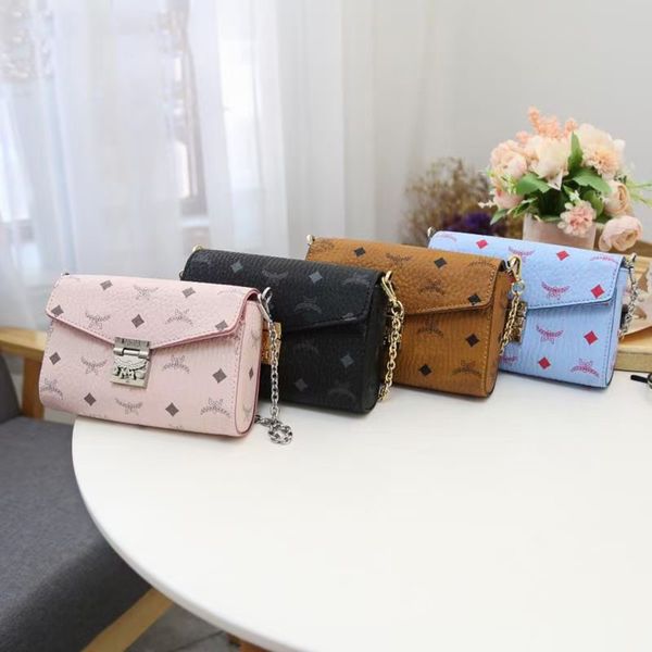lassic printing fashion foreign style one shoulder cross leather versatile light chain mc envelope bag designerss luxuryss hand yw
lassic printing fashion foreign style one shoulder cross leather versatile light chain mc envelope bag designerss luxuryss hand yw