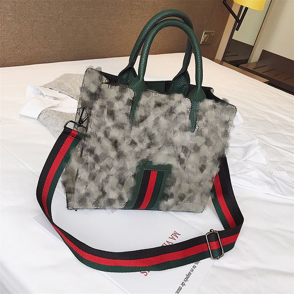 new handbag single shoulder messenger tote bag large capacity women's bag soft leather mobile phone wallet
new handbag single shoulder messenger tote bag large capacity women's bag soft leather mobile phone wallet