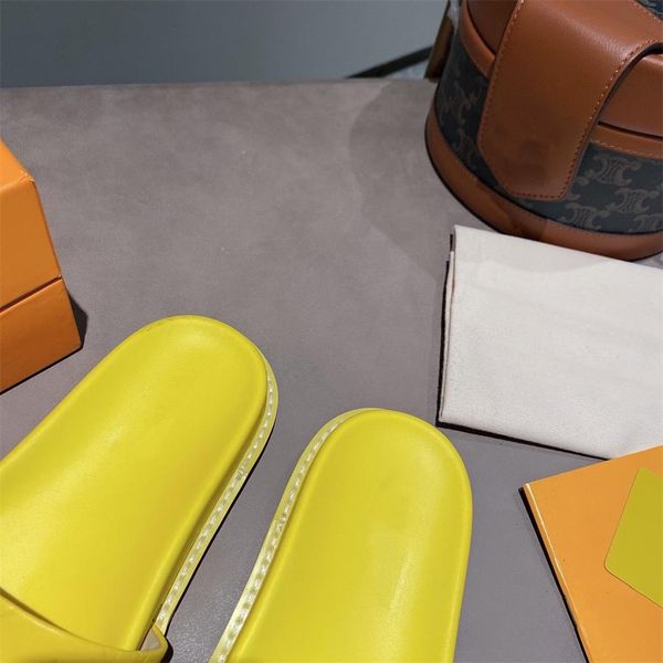 new product early autumn 2021 new women's slippers candy color rubber sole size 35-40, Black
new product early autumn 2021 new women's slippers candy color rubber sole size 35-40, Black