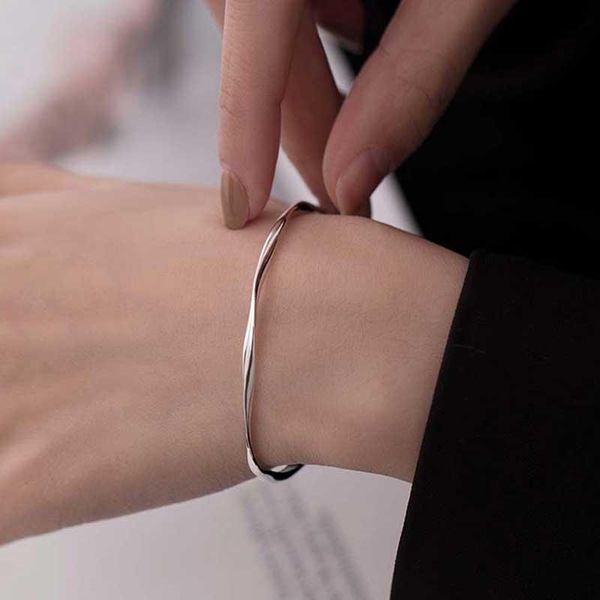 bangle xiaoboacc s925 sterling silver bracelet on hand glossy twisted ring bracelets, Black
bangle xiaoboacc s925 sterling silver bracelet on hand glossy twisted ring bracelets, Black