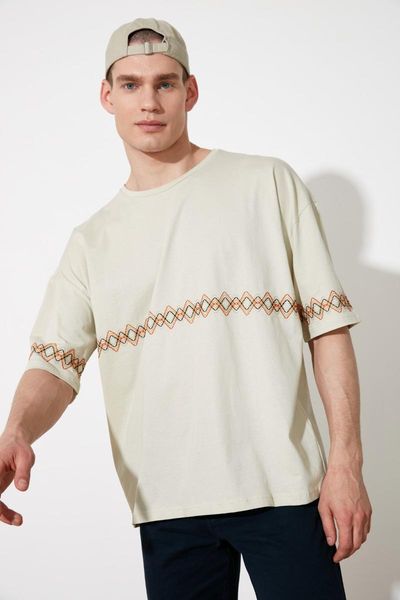 men's t-shirts trendyol men oversize bike collar short-sleeve embroidered t-shirt tmnss21ts1889, White;black
men's t-shirts trendyol men oversize bike collar short-sleeve embroidered t-shirt tmnss21ts1889, White;black