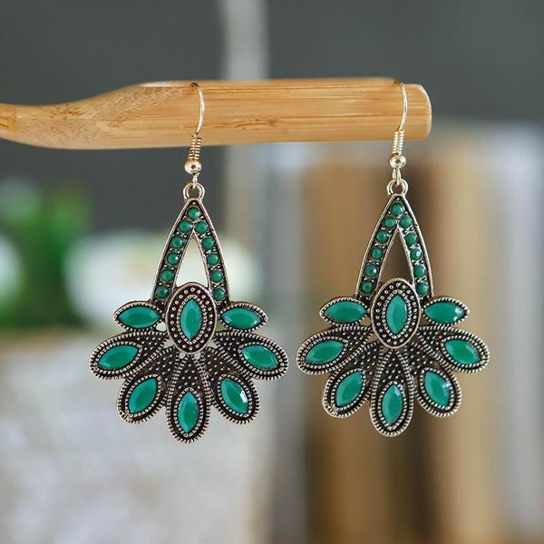 stud europe and america vintage ethnic wind peacock earrings inlay diamond color matching bohemian, Golden;silver 
stud europe and america vintage ethnic wind peacock earrings inlay diamond color matching bohemian, Golden;silver