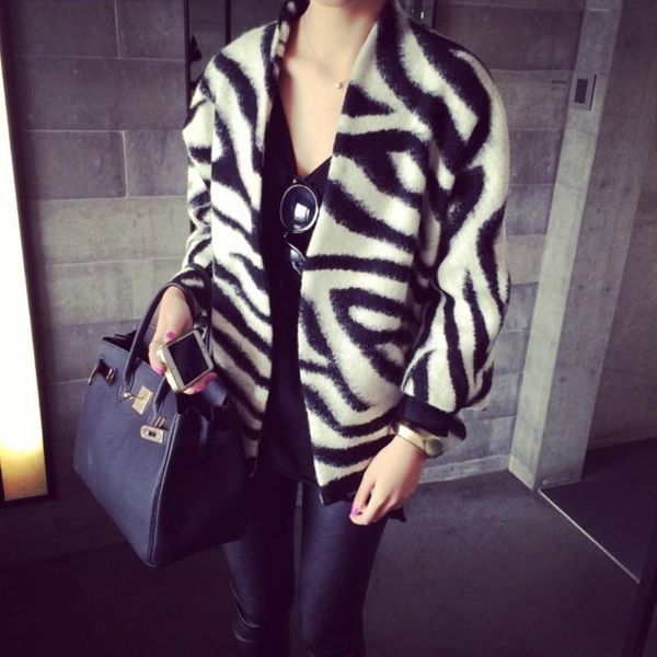 women's jackets high street striped wool short coat women 2021 autumn winter vintage batwing sleeve cardigan jacket fashion warm outerw, Black;brown
women's jackets high street striped wool short coat women 2021 autumn winter vintage batwing sleeve cardigan jacket fashion warm outerw, Black;brown