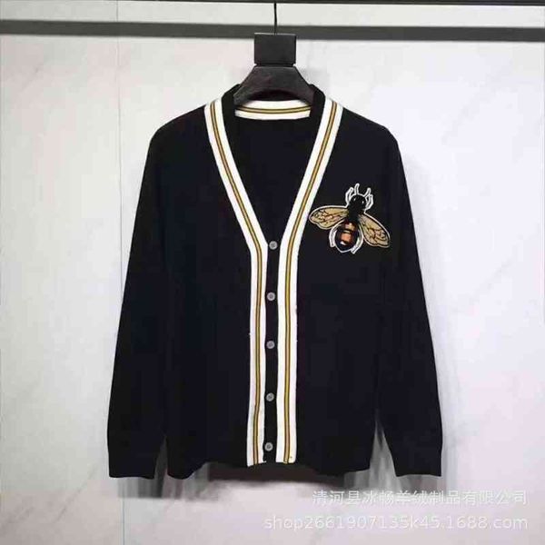 2022 factory wholesale new sweater knitted cardigan female little bee long sleeve spring and autumn loose black college style contrast color, White;black
2022 factory wholesale new sweater knitted cardigan female little bee long sleeve spring and autumn loose black college style contrast color, White;black