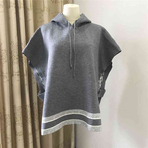 2022 factory wholesale new model d autumn winter classic heavy industry fashion cloak shawl hat women wearing knitwear and coat on both side, White;black
2022 factory wholesale new model d autumn winter classic heavy industry fashion cloak shawl hat women wearing knitwear and coat on both side, White;black