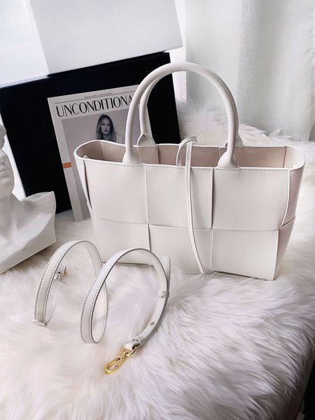 netas bottega cowhide tote bag woven summer a4 female college student class commuting large capacity tote bag designer handbag wan
netas bottega cowhide tote bag woven summer a4 female college student class commuting large capacity tote bag designer handbag wan