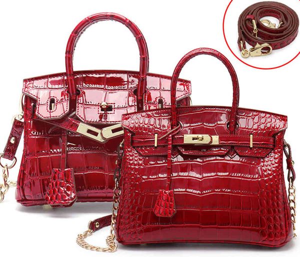 new real leather bag patent leather crocodile leather high gloss portable single shoulder diagonal span chain bag double shoulder strap
new real leather bag patent leather crocodile leather high gloss portable single shoulder diagonal span chain bag double shoulder strap