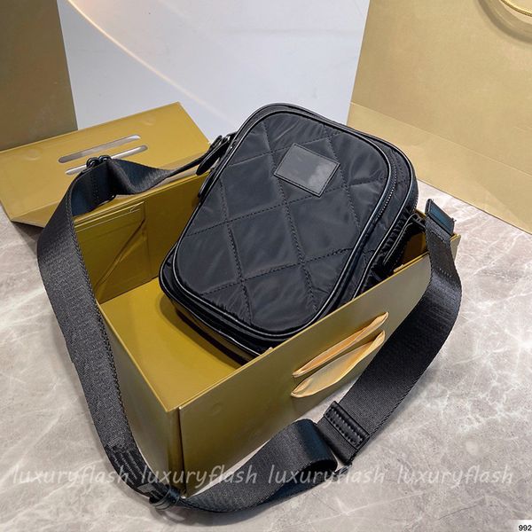 2021 designer fashion men's and women's camera bags luxury print all-match retro messenger bag black casual lazy coin purse
2021 designer fashion men's and women's camera bags luxury print all-match retro messenger bag black casual lazy coin purse