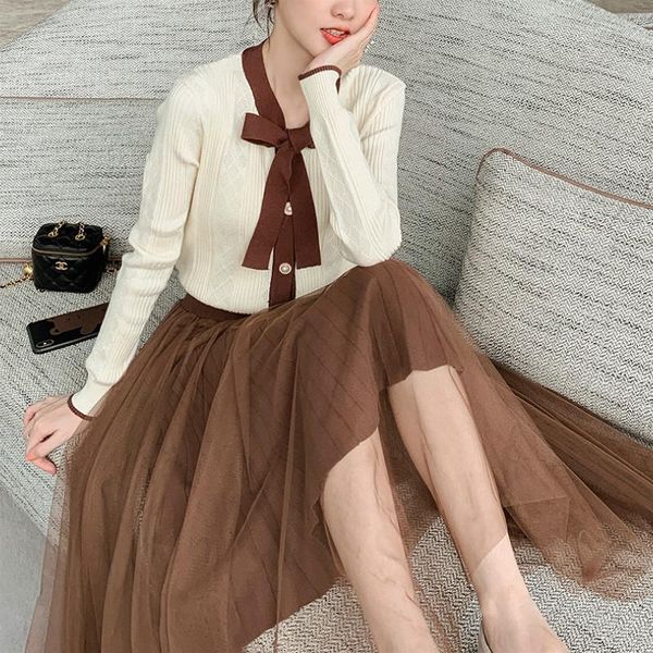 winter knitted suit women 2021 casual long sleeve knit 2 piece set sweet bow sweater + lace skirt elegant office sweater set, Gray
winter knitted suit women 2021 casual long sleeve knit 2 piece set sweet bow sweater + lace skirt elegant office sweater set, Gray