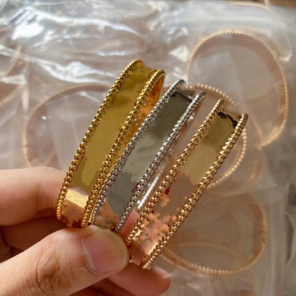 bangle brand clover bracelet female women's gilded plant flower zircon fashion classic kaleidoscope bridal jewelry, Black
bangle brand clover bracelet female women's gilded plant flower zircon fashion classic kaleidoscope bridal jewelry, Black