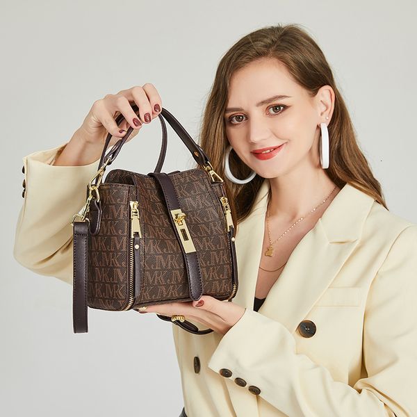 axillary package mkr bag women's 2021 fashion simple single shoulder diagonal large capacity hand bucket bag
axillary package mkr bag women's 2021 fashion simple single shoulder diagonal large capacity hand bucket bag