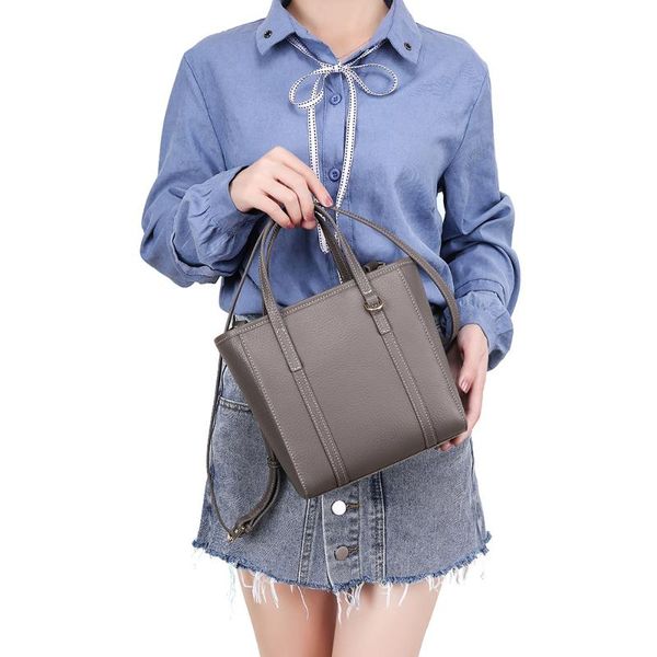 duffel bags 2021 fashion versatile lady genuine cow leather first layer upper grain cowhide trapezoid bucket shopper tote bag
duffel bags 2021 fashion versatile lady genuine cow leather first layer upper grain cowhide trapezoid bucket shopper tote bag