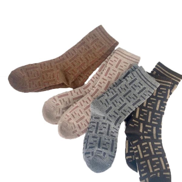 7color brand designer letters embroidery print decorations cotton socks winter fashion casual thicken sports breathable knitted stock, Black;white
7color brand designer letters embroidery print decorations cotton socks winter fashion casual thicken sports breathable knitted stock, Black;white