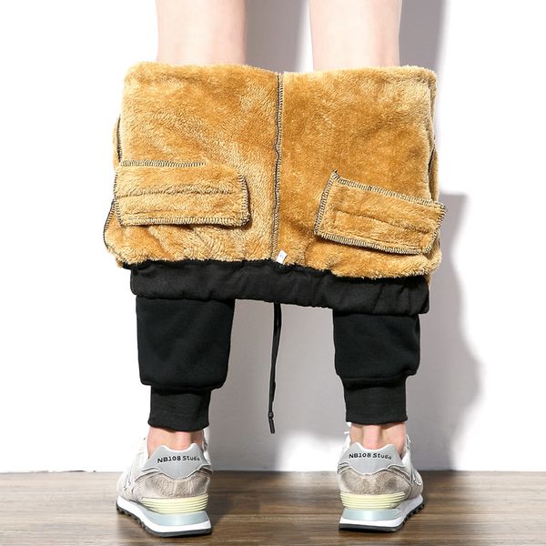2021 winter new men's plus veet padded slim large size warm feet trousers solid color trend sports pants m-5xl 2wa7, Black
2021 winter new men's plus veet padded slim large size warm feet trousers solid color trend sports pants m-5xl 2wa7, Black