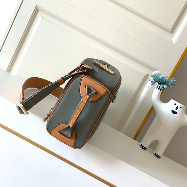 new style shoulder bag 30233 the details of the handmade edges are exquisite leather interior zipper pocket fashion
new style shoulder bag 30233 the details of the handmade edges are exquisite leather interior zipper pocket fashion