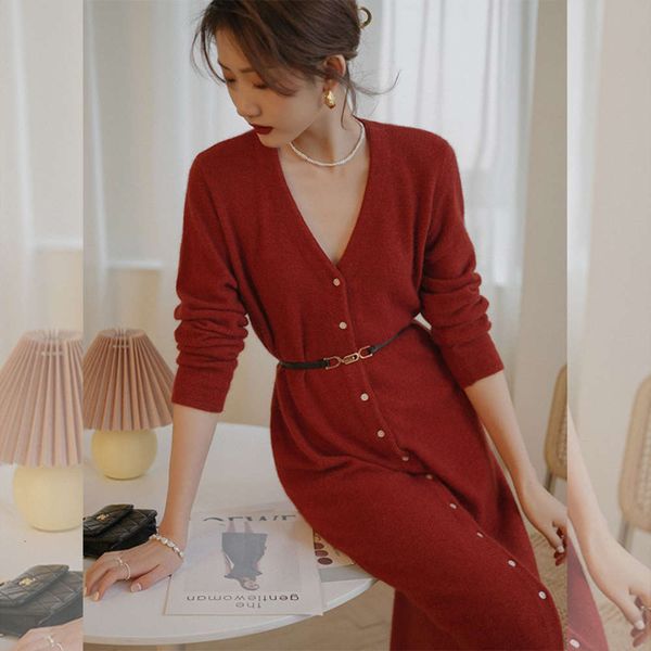 gentle red festive knitted medium long wool with coat bottom loose thin, White;black
gentle red festive knitted medium long wool with coat bottom loose thin, White;black
