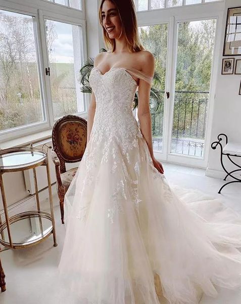 simple off the shoulder a line lace wedding dresses appliqued sweep train tulle plus size bridal gowns, White
simple off the shoulder a line lace wedding dresses appliqued sweep train tulle plus size bridal gowns, White