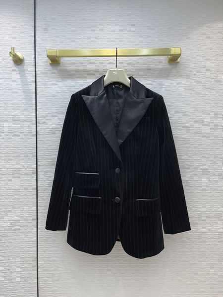 milan runway jackets 2021 autumn winter lapel neck long sleeve velvet striped print women's designer coats brand same style outerwear 0, Black;brown
milan runway jackets 2021 autumn winter lapel neck long sleeve velvet striped print women's designer coats brand same style outerwear 0, Black;brown