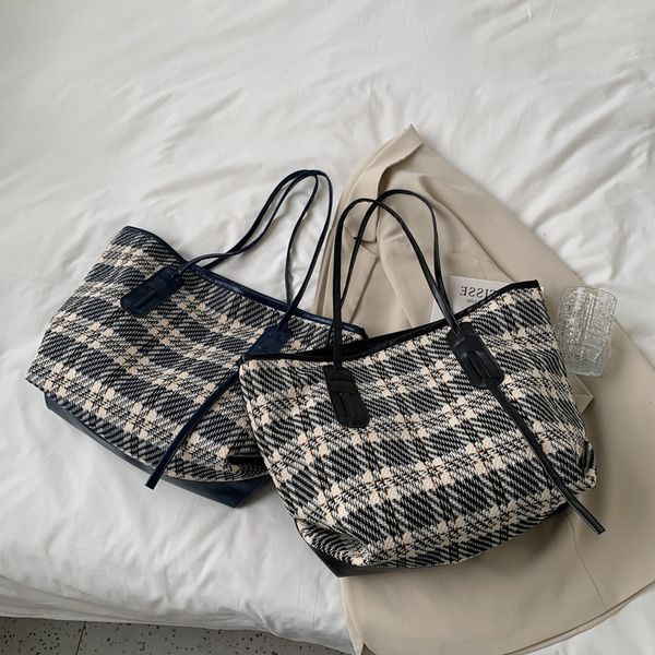 large capacity net red women's new trend 2021 texture commuter versatile hand tote bag
large capacity net red women's new trend 2021 texture commuter versatile hand tote bag