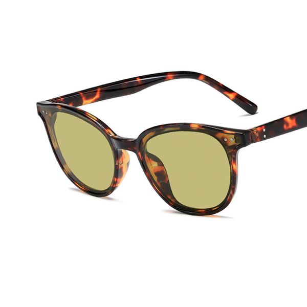 2021 new sunglasses fashion glasses for men and women trend street shooting eyeglasses, White;black
2021 new sunglasses fashion glasses for men and women trend street shooting eyeglasses, White;black