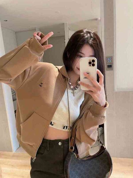 2022 factory wholesale new early autumn ce chest small label embroidery casual loose simple short zipper hooded terry sweater women's c, Black
2022 factory wholesale new early autumn ce chest small label embroidery casual loose simple short zipper hooded terry sweater women's c, Black