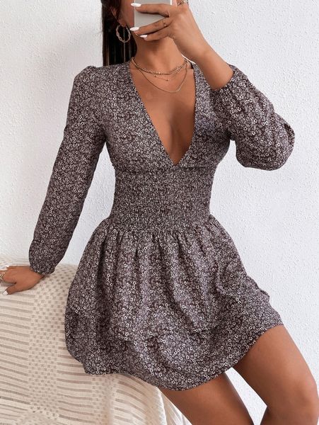 petite ditsy floral shirred waist plunging neck puff sleeve layered hem dress s3b9#, Black;gray
petite ditsy floral shirred waist plunging neck puff sleeve layered hem dress s3b9#, Black;gray