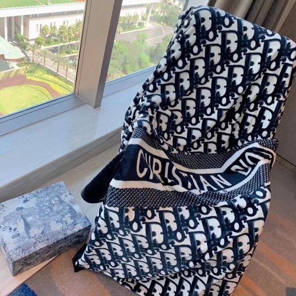 2021 black designer blankets warm velvet luxury blanket for sofa chair bed throw blankets home decoration
2021 black designer blankets warm velvet luxury blanket for sofa chair bed throw blankets home decoration