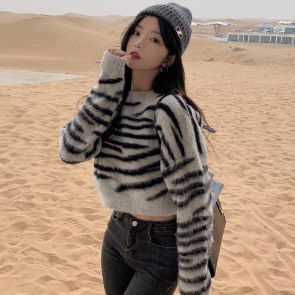 women's sweaters casual o-neck loose women striped pullovers autumn winter full sleeve ladies knitted short jumpers streetwear, White;black
women's sweaters casual o-neck loose women striped pullovers autumn winter full sleeve ladies knitted short jumpers streetwear, White;black