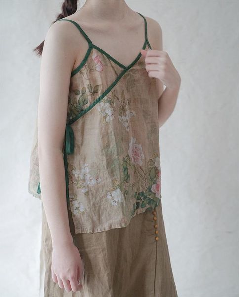 ethnic clothing 2021 qipao retro sleeveless short women elegant chinese vest one-piece design floral print style coat, Red
ethnic clothing 2021 qipao retro sleeveless short women elegant chinese vest one-piece design floral print style coat, Red