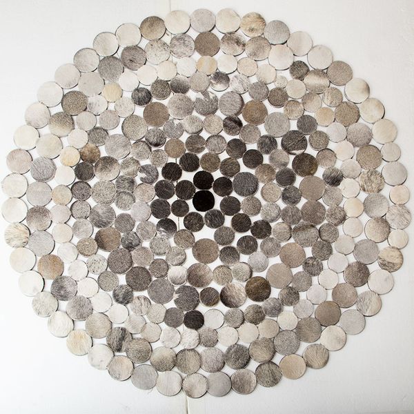 american style luxury cowhide seamed round patch work rug natural milch cow skin carpet for living room decoration fur mat
american style luxury cowhide seamed round patch work rug natural milch cow skin carpet for living room decoration fur mat